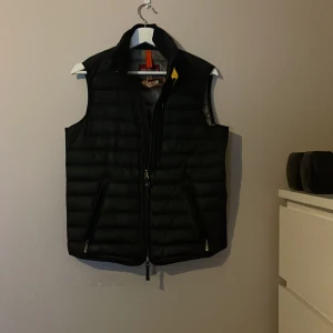 Pjs  - Pjs vest köpt i julas bra skick 