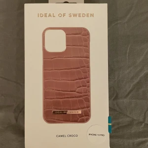 Mobilskal ideal of sweden - Helt ny Camel croco mobilskal ideal of sweden  Iphone 13 pro 