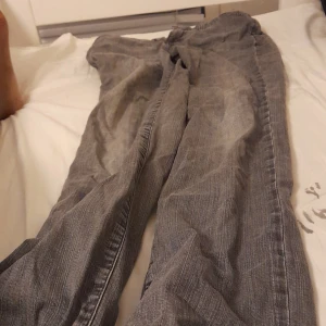 Gråa skinny jeans - Gråa skinny jeans