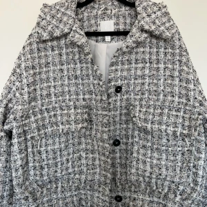 Blazer/jacka fron Hm - Blazer/Jacka från HM Nästan helt ny 