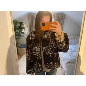 SÖKER  - Söker denna jacka från vila, hör gärna av dig om du kan sälja en 💞💞LÅNAD BILD!!