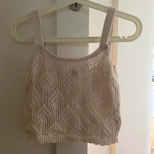 Supergulligt linne - Supergulligt stickat linne. Aldrig använt. Croppat men inte superkort! 🤍