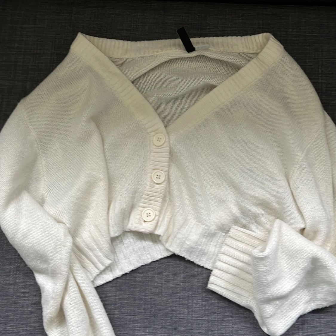 Vit croppad stickad kofta  - 91