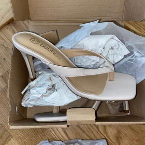 Nya klackar - Helt nya klackar från Bohoo! Aldrig använt, storlek 38! Köparen står för frakt 🥰