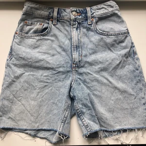 High waist mom shorts  - Jag säljer mina jättefina jeansshorts då dem tyvärr är för små för mig💕