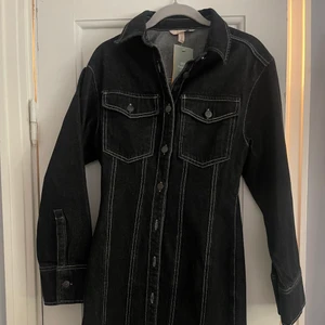 KLÄNNING - Helt ny klänning. 