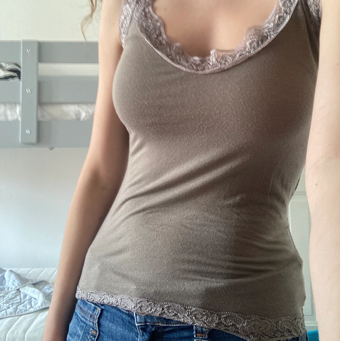 Brunt linne med spets - 90