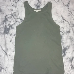 Linne - Hej, säljer nu detta fina linnet ifrån Kappahl. Köpt för 90kr men säljer den nu för 20kr + frakt. Paketet är tyvärr inte spårbart💘