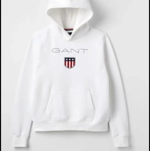Gant hoodie - Säljer nu min gant hoodie eftersom den inte kommer till användning. Den är i bra skick och har inga synliga fläckar. 300 kr + frakt