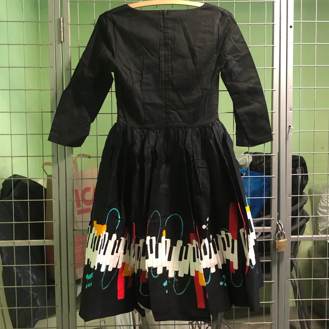 Klänning med piano på - 90