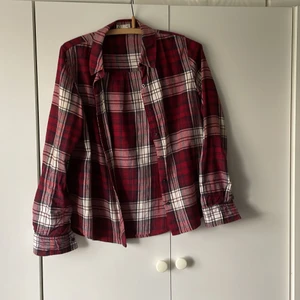 Flanellskjorta stl 34 - Flanellskjorta från Cubus i något tjockare material. 