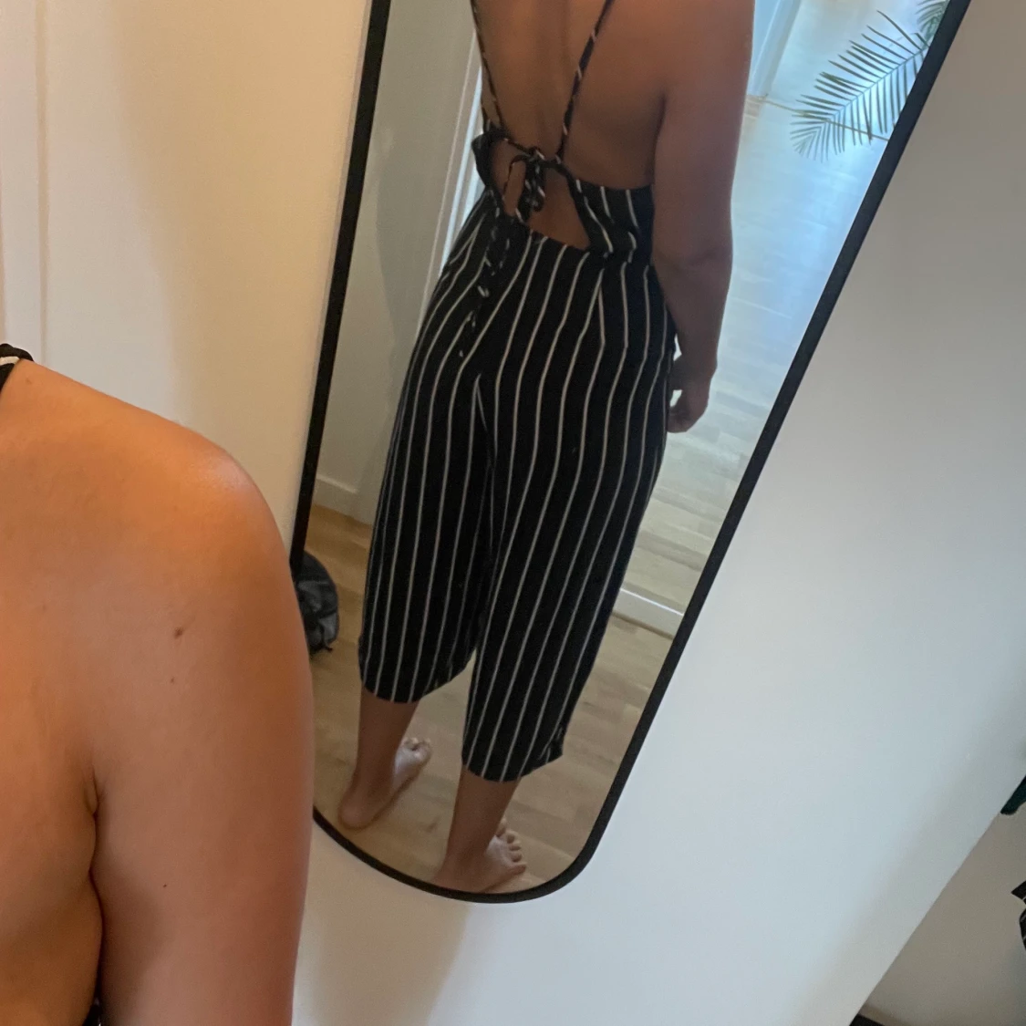 Byxdress mes öppen rygg - 90