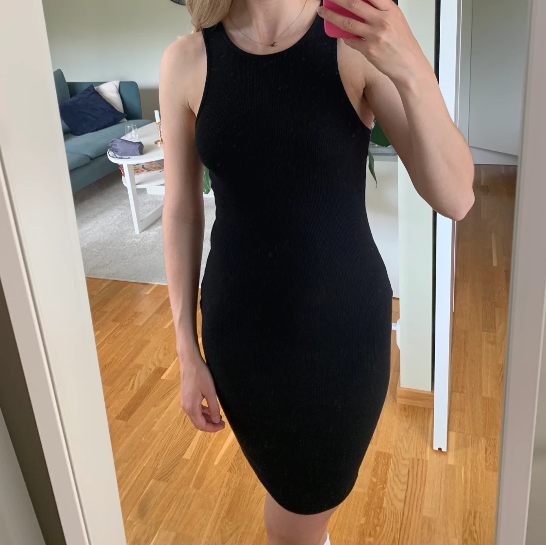 Figurnära ribbad klänning - 91