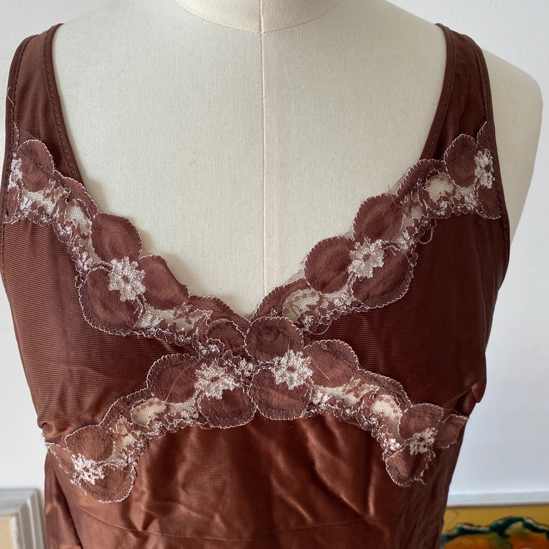 Brun mini ’slip’-klänning  - 90