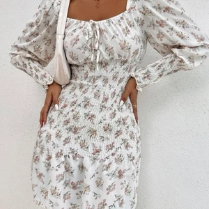 Sommar klänning  - Boohoo känning . Storlek 36 . Helt nytt . 