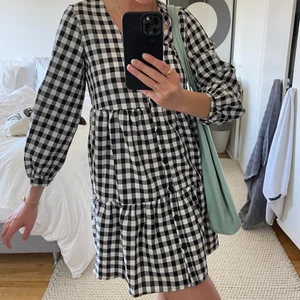 Rutig klänning från h&m - Jättefin rutig klänningen! Från h&m i storlek 36❤️