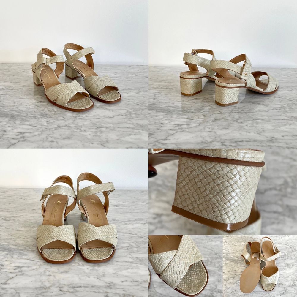 Vintage 90s 00s Y2K leather block heel squre toe sandal shoes beige Real leather. Adjustable ankle straps with Velcro. Snakeskin texture. Few tiny scratches here and there, but nothing major. Cleaned. Label: 39. Fit best 38-38,5. Heel: 6 cm. No returns.. Skor.