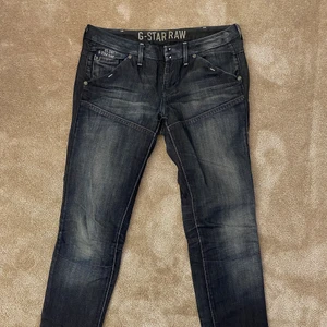 G-star jeans - Så coola jeans från g-star, mycket bra skick!! storlek 28/34🌟🌟