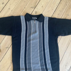 Polo tröja med zip-up - Stickad polotröja med dragkedja sitter som en M 