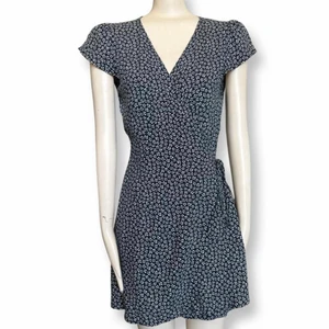 y2k blommig klänning - (lånade bilder) märke: brandy melville. storlek: S. möts upp i stockholm eller fraktar. skick: använt.