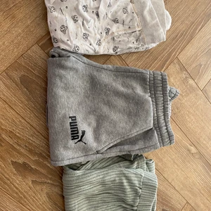 Mjukisbyxor  - Säljer eftersom alla är för små (är 168) , pyjamas byxor är i strl 36= 40 kr , puma mjukis byxor strl S=40 kr  , gröna mjukis från Gina tricot strl XS = 60 kr (PUMA BYXORNA SÅLDA‼️)