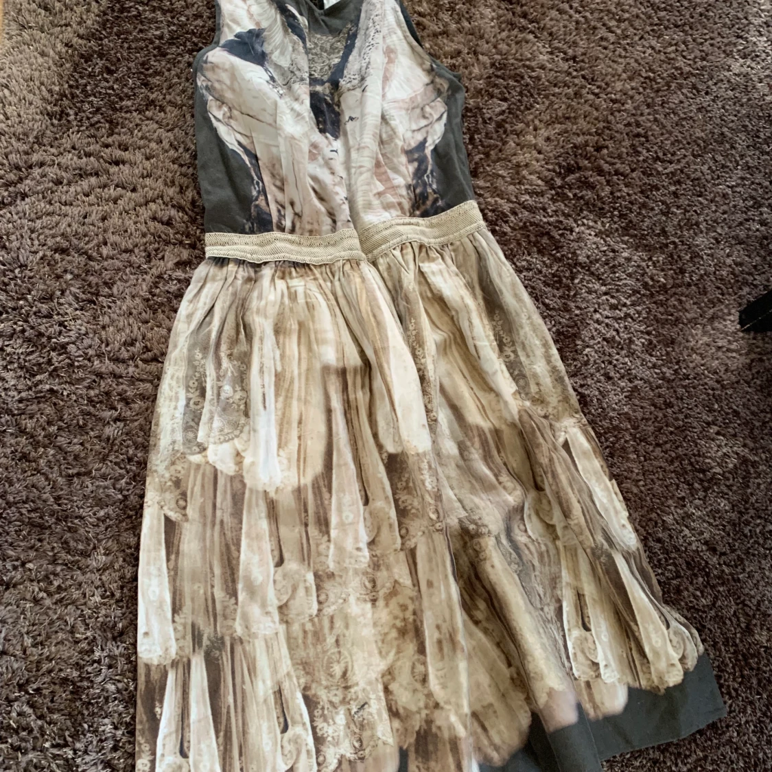 Sommarklänning en söt, klassisk klänning som passar till allt. Har köpt det från en fin butik. Använd men i fin skick.