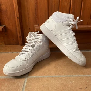 Adidas skor - Knappt använda 