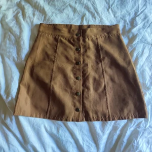 Brun kjol - Fin brun kjol. Storlek S. Meddela för mer bild.