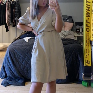 Klänning  - Använd en gång, bra skick🥰