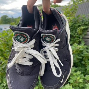 Nike sneakers - Relativt använda men i fint skick. Köpta från Zalando. Säljer pga att jag inte använder dem :) 