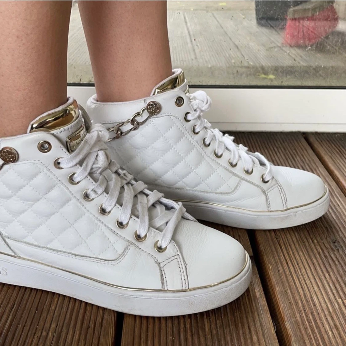 Guess skor, st37 - 90