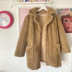 Pälsjacka - PAXAD, KÖP EJ  Pälsjacka i fuskpäls. 