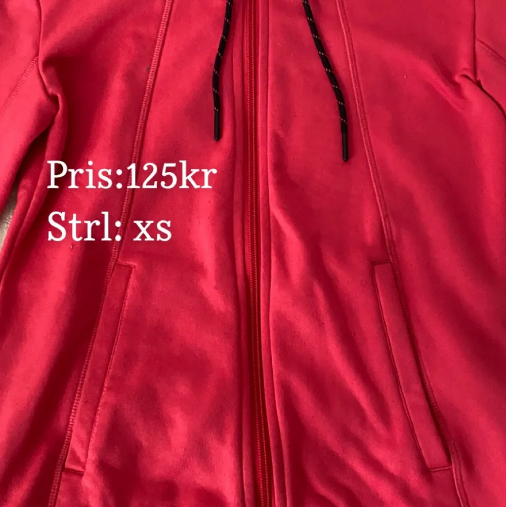 En fin neon rosa Adidas kofta i storlek Xs, säljes för 125kr. I mycket god skick, har användts få gånger . Tröjor & Koftor.