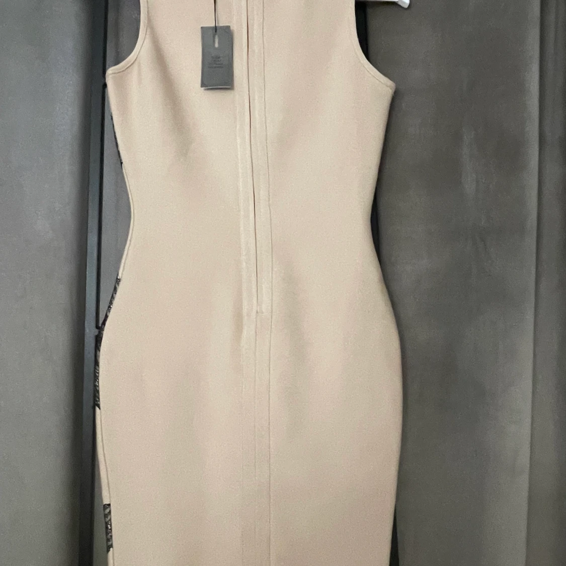 Helt ny bandageklänning  - 90