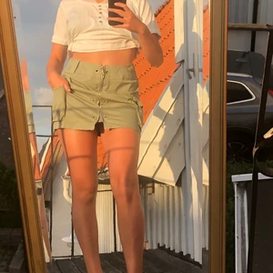 Cargo kjol - Grön cargo kjol i strl S-M i bra skick🤠