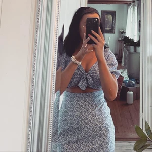 Klänning  - Säljer denna underbart fina klänningen ifrån zara. Priset går att diskutera ❤️🙌🏼