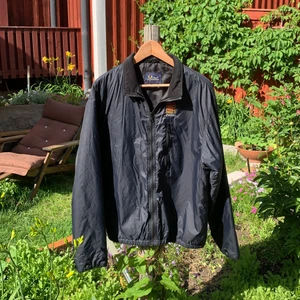 Peak Performance jacka - Svart sportjacka från Peak Performance, R&D.                                  Storlek XL