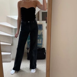 svarta full lenght jeans från zara - långa svarta jeans från zara i storlek 36, jag är 175
