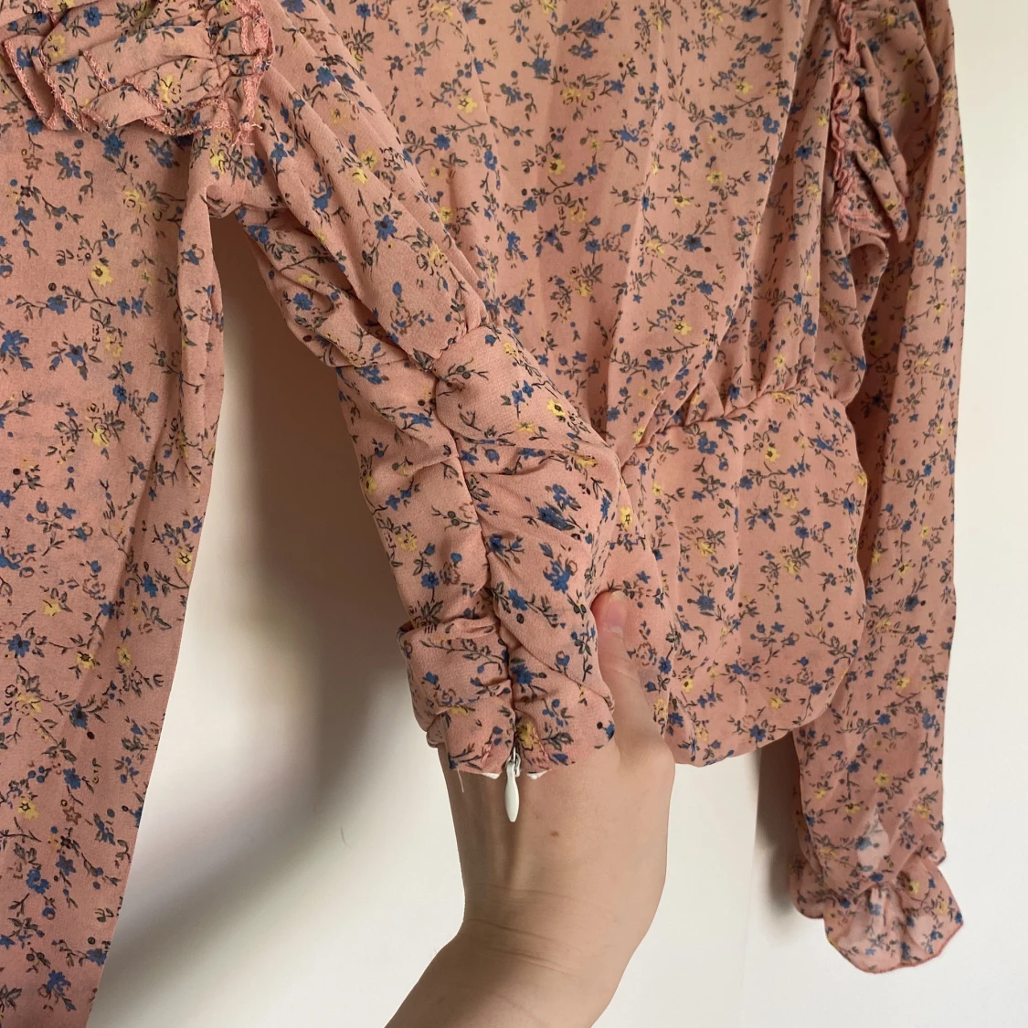 Blommig rosa blus från Shien strl S - 91