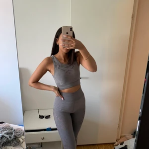 Träningsset - Super fint och skönt träningsset med topp och byxor!