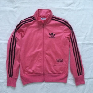 Adidas - Adidas jacka i storlek 40
