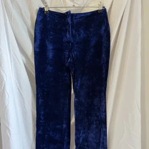 70s byxor - Byxor med låg midja och långa ben Passar strl 34/36 Vintage 