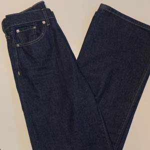 Högmidjade mörkblåa jeans ifrån Only, aldrig använda då dom var för långa ( jag är 164 ) 💙