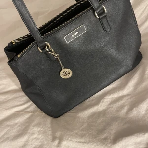 Dkny väska - Köptes för flera år sedan