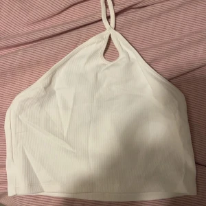 Topp - Linne som man knyter bak i nacken super snyggt! Aldrig använt 