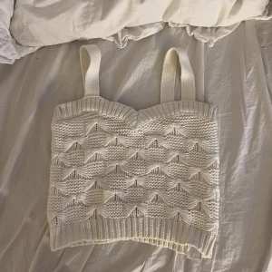 Virkat linne - Super sött virkat linne ifrån zara, helt oanvänt. 