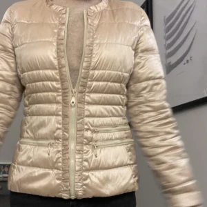 Vår jacka - Så söt och fin jacka som passar nu till vår/sommaren, nästan aldrig använd och ett jättebra skick❤️