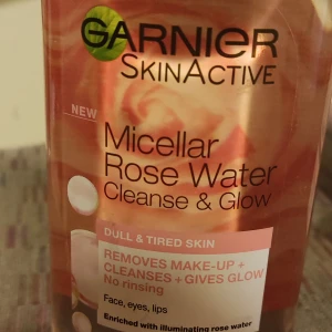 Garnier skinactive micellar  - Micellar Rosa water Cleanse & Glow 400ml. Ansiktsrengöring  Jättebra skick. 