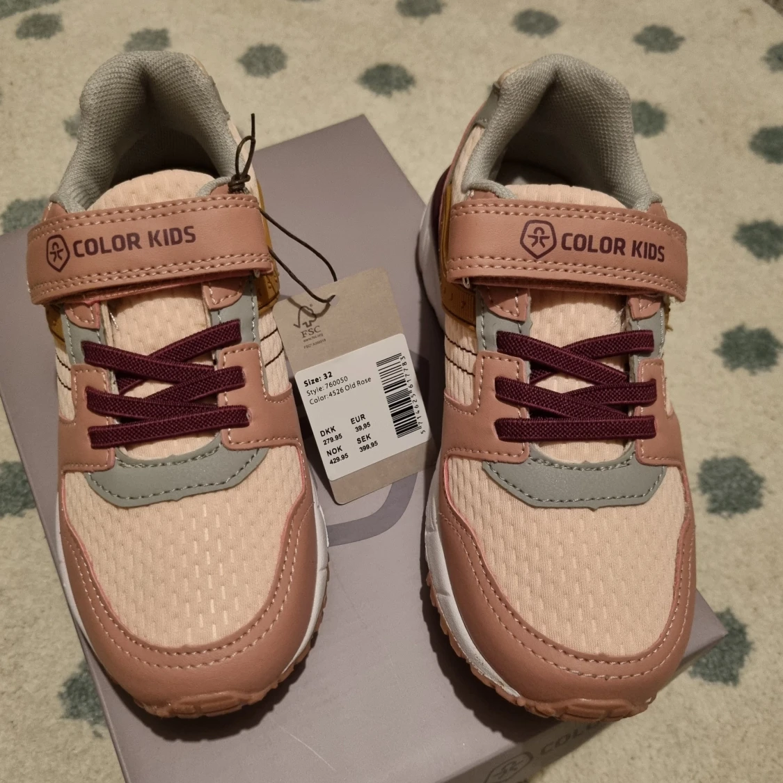 Color kids sneakers strl. 32