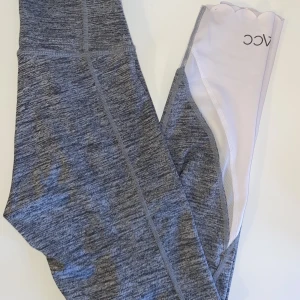 Träningstights  - BLACC Grå tights i storlek XS Nypris 399  Provade men aldrig använda. Självklart tvättade. 